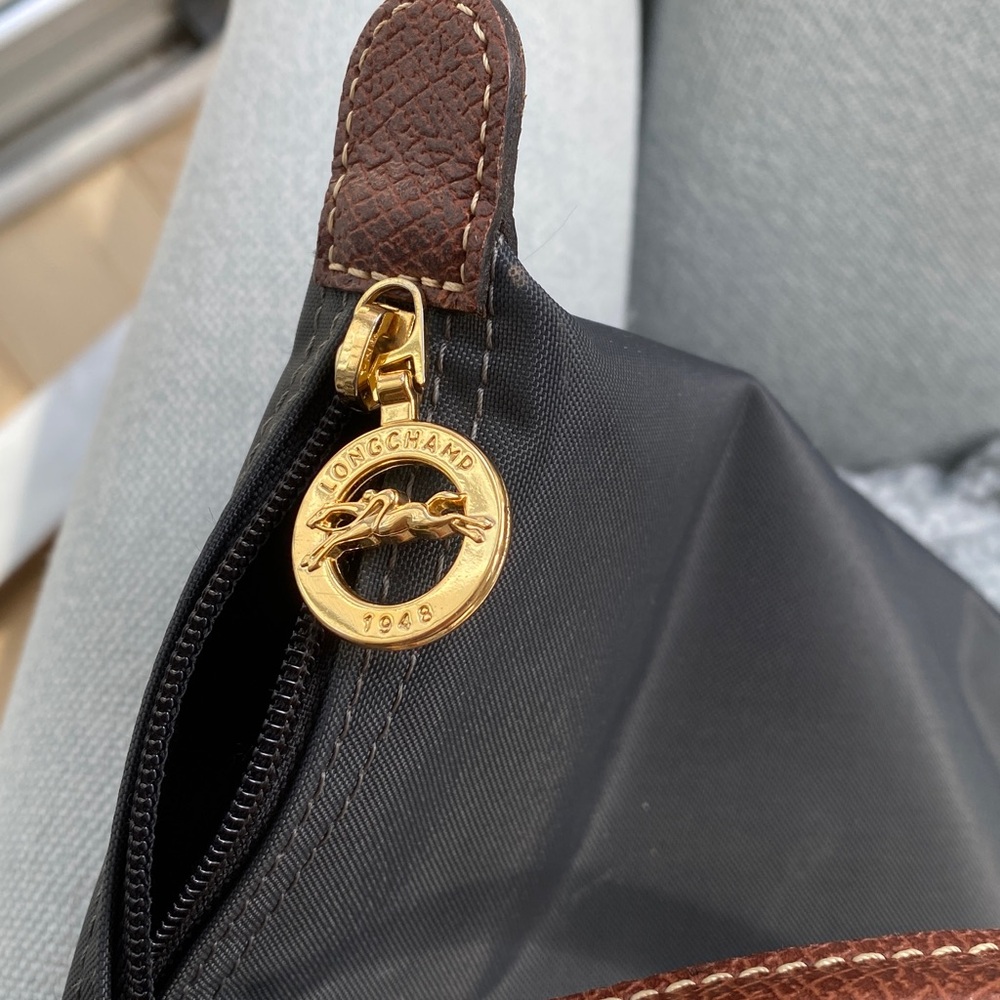 EUC Black Longchamp medium size purse great condition - Picture 6 of 6